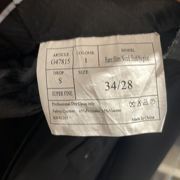 Young man’s  black, Italian fine wool suit sz 34 jacket, 28 pants. - Picture 4 of 10